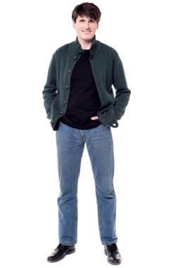 adamın elleri ceplerinde