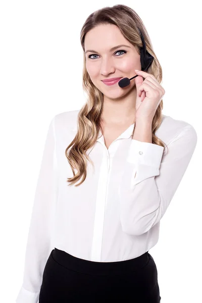 Operadora de suporte ao cliente feminina com fone de ouvido — Fotografia de Stock