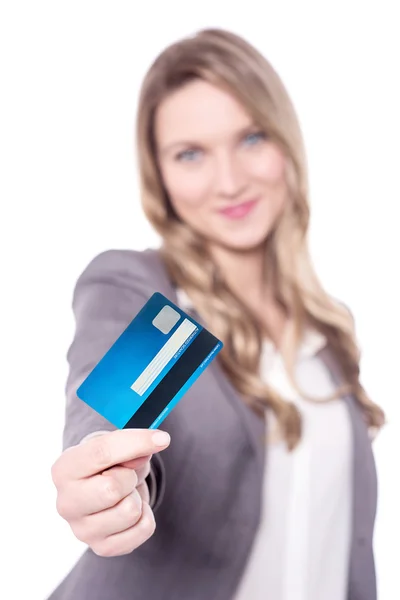 Mulher dando seu cartão de crédito — Fotografia de Stock
