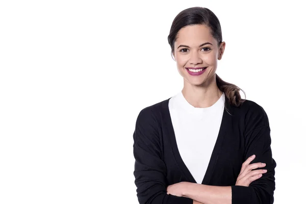 Mulher posando com os braços dobrados — Fotografia de Stock