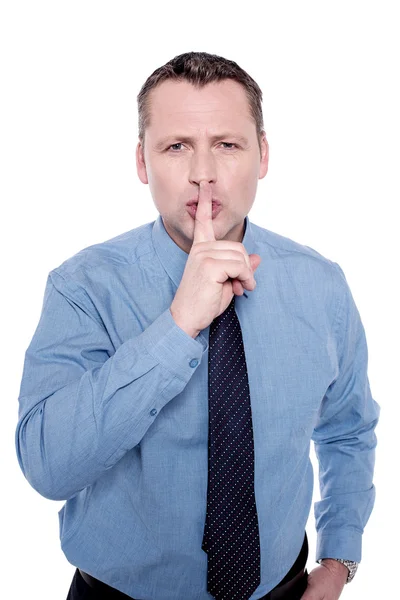 Executivo masculino instruir para manter o silêncio — Fotografia de Stock