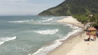 Maresias sahilinin havadan görünüşü. Harika bir kumsal. Sao Paulo Eyaleti, Brezilya. Güney Amerika.