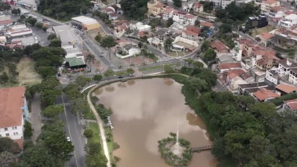 巴西圣保罗州Atibaia市 Mar 2020缆车穿越自然 缆车穿过树梢 驶向主要的泻湖 — 图库视频影像