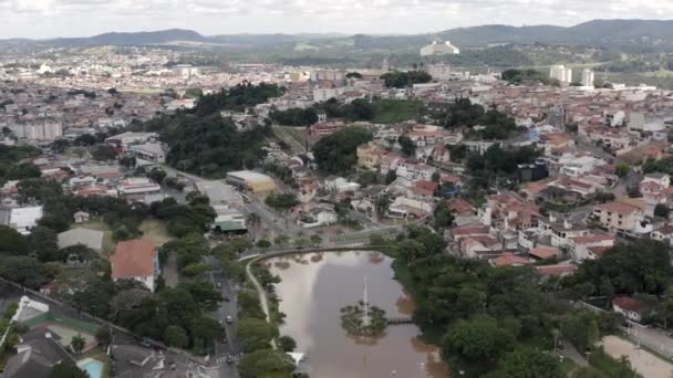 Teleférico Cruzando Naturaleza Teleférico Cruzando Las Copas Los Árboles Hacia — Vídeos de Stock