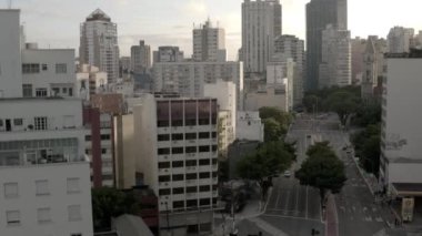 Büyük şehirler, büyük binalar ve büyük caddeler. Sao Paulo şehri, Brezilya. Higienopolis Bölgesi.