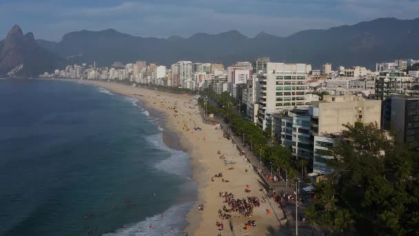 Пляжи Ипанема Леблон Рио Жанейро Бразилия Южная Америка — стоковое видео