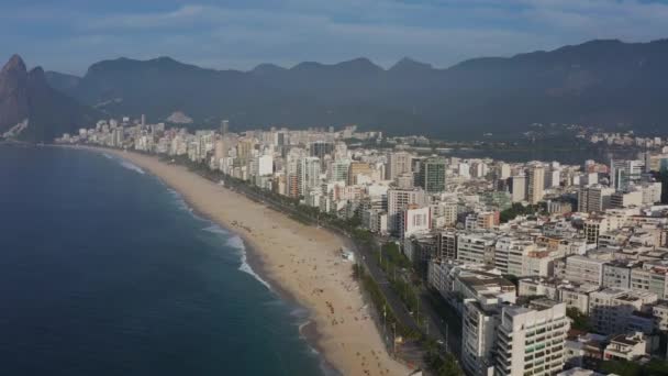 Пляжи Ипанема Леблон Рио Жанейро Бразилия Южная Америка — стоковое видео