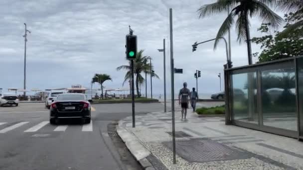 Carro Avenida Praia Leblon Rio Janeiro Brasil — Vídeo de Stock