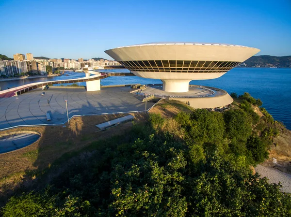MAC Niteroi. Niteroi Çağdaş Sanatlar Müzesi. Mimar Oscar Niemeyer. Niteroi şehri, Rio de Janeiro Eyaleti, Brezilya. 