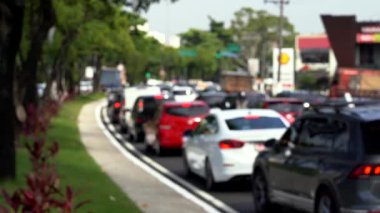 Odaklanamayan arabalarla dolu bir trafik. Brezilya 'nın Sao Paulo şehrinde trafik. 
