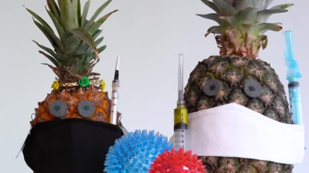 Globale Impact Van Het Covid Concept Ananas Met Masker Vaccin — Stockvideo