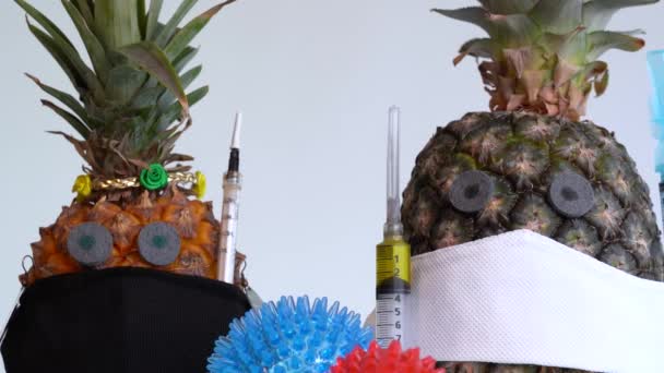 Impact Global Concept Covid Ananas Avec Masque Vaccin — Video