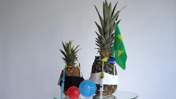 Concetto Vaccinazione Covid Protesta All Ananas Butta Siringa Terra Paura — Video Stock