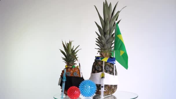 Concetto Vaccinazione Covid Protesta All Ananas Butta Siringa Terra Paura — Video Stock