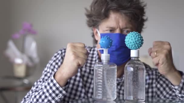 Covid Öldürmek Covid Koronavirüs Konsepti Koruma Maskesi — Stok video