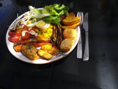 Vejetaryen yemeği. Sağlıklı yiyeceklerin üst görünüm portresi.