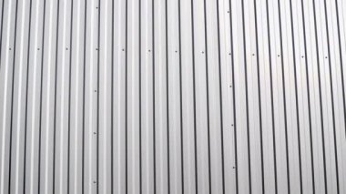Duvarın beyaz katmanlı metal yüzeyi. Çelik arka planı galvanize et.