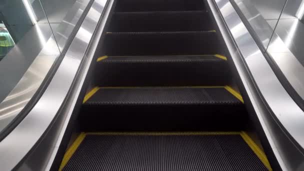 Empty working escalators stairway with a yellow stripes. — Stock Video