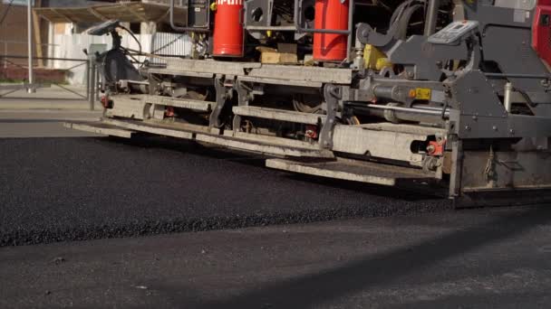 KYIV, UKRAINE - September 10, 2020: Industrial asphalt paver machine laying fresh asphalt on road construction site on the street. — 图库视频影像