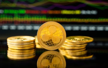 Grafik çizelgesi olan bir altın çizgi. Kripto para değişimi ticareti. Kripto para birimi borsa konsepti. Sanal para konsepti. Madencilik ya da engelleme teknolojisi.