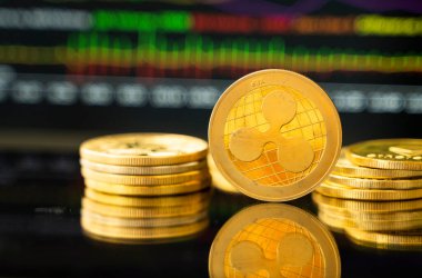 Grafik çizelgesi olan bir altın çizgi. Kripto para değişimi ticareti. Kripto para birimi borsa konsepti. Sanal para konsepti. Madencilik ya da engelleme teknolojisi.