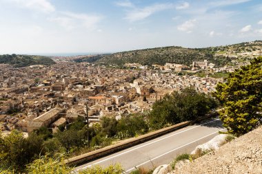 Sicilya, Ragusa ili, Scicli 'nin Muhteşem Panoramik Yüksek Görüş Alanı.