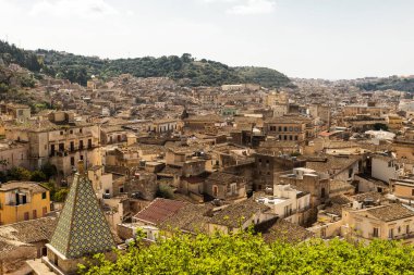 Sicilya, Ragusa ili, Scicli 'nin Muhteşem Panoramik Yüksek Görüş Alanı.