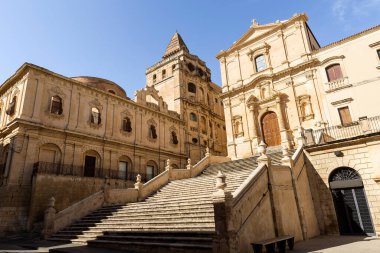 Noto, Sicilya, İtalya 'da San Francesco ve Assisi allaImmacolata Kilisesi' nin ön manzarası.