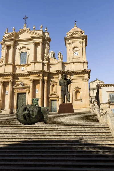 San Nicolo Katedral Bazilikası 'nın güzel manzaraları Noto, Syracuse, Sicilya, İtalya.