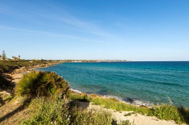 Syracuse City, Sicilya, İtalya 'da Arenella Sahili' nin (Spiaggia di Arenella) muhteşem deniz manzaraları.
