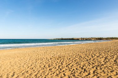 Syracuse City, Sicilya, İtalya 'da Arenella Sahili' nin (Spiaggia di Arenella) muhteşem deniz manzaraları.