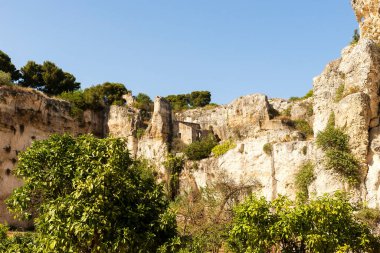 Latomia del Paradiso 'nun Doğal Sahneleri Syracuse, Sicilya, İtalya' daki Neapolis Arkeoloji Parkı.