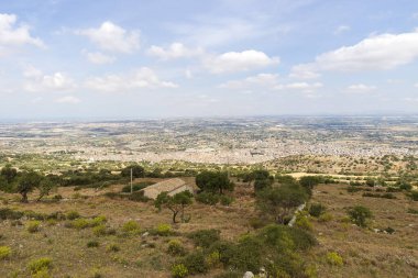 Şehrin Panoramik Benekleri Comiso, İtalya Ragusa Eyaleti 'nin yukarısından.