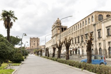 Adrano, Sicilya, İtalya 'daki Aziz Lucy Manastırı' nın (Santa Lucia Manastırı) mimari manzaraları.