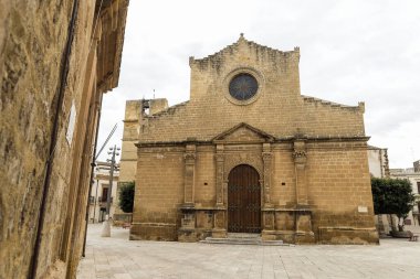 İtalya 'nın Trapani ilinin Castelvetrano şehrindeki Saint Mary Kilisesi' nin (Duomo di Santa Maria Assunta Chiesa Madre) dini mimarisi..