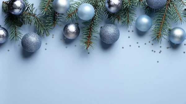 Vánoční Plakát Byt Ležel Horní Pohled Modré Stříbrné Koule Dekorace — Stock fotografie