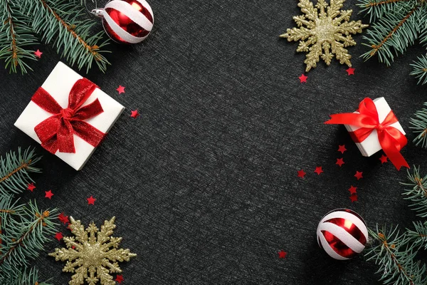 Черный Рождественский Фон Подарочными Коробками Золотыми Снежинками Шариками Конфетти Изысканная — стоковое фото
