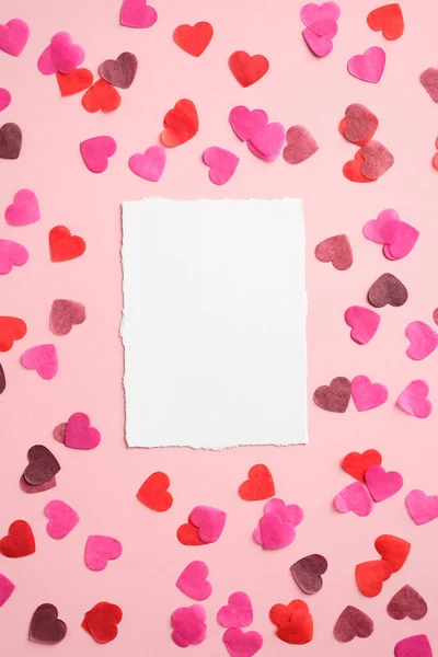 Üres Papír Kártya Mockup Szív Rózsaszín Háttérrel Boldog Valentin Napot — Stock Fotó