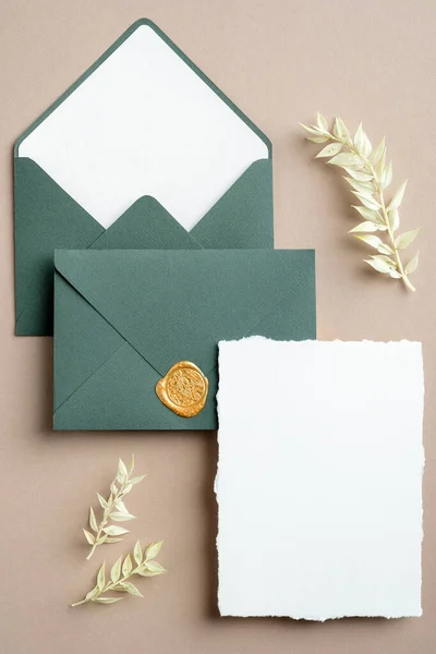 Detalles Boda Plantilla Invitación Tarjeta Boda Minimalista Sobres Verdes Sobre —  Fotos de Stock