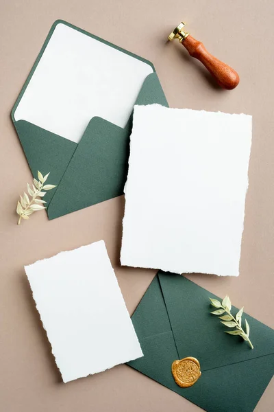 Elegante Boda Papelería Vista Superior Tarjetas Planas Papel Blanco Sobres —  Fotos de Stock