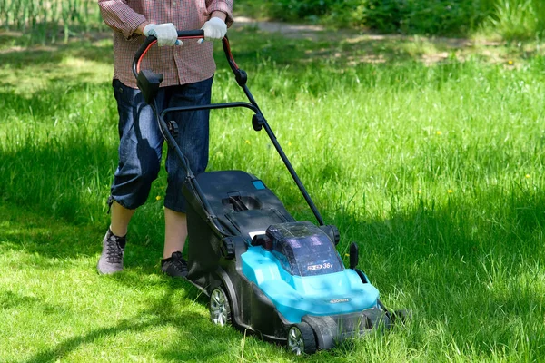 Woman Using Electric Lawn Mower Cutting Grass — Stok fotoğraf