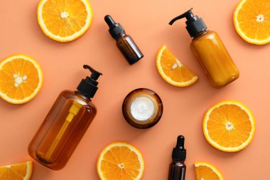 Portakal dilimli C vitamini kozmetik seti. Düz yatış, üst görünüm.