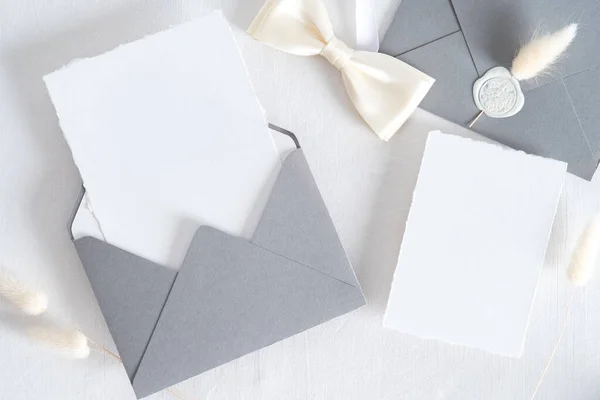 Papelería Boda Flatlay Conjunto Sobre Fondo Blanco Sobre Abierto Con — Foto de Stock