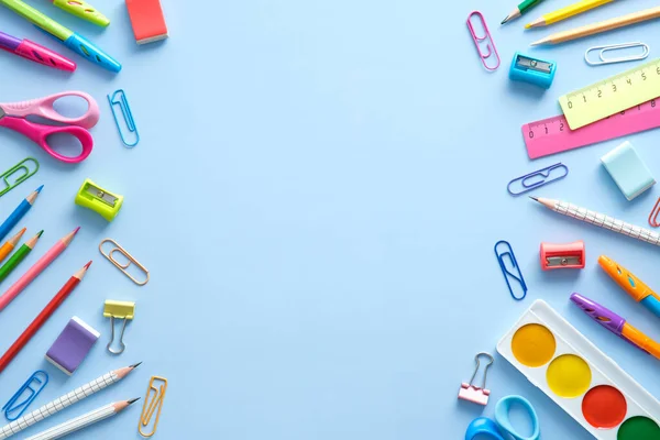 Flat Lay Fournitures Scolaires Colorées Sur Fond Bleu Retour École — Photo