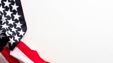 Columbus Günü afiş tasarımınız kutlu olsun. Beyaz arkaplanda ABD bayrağı izole edildi.
