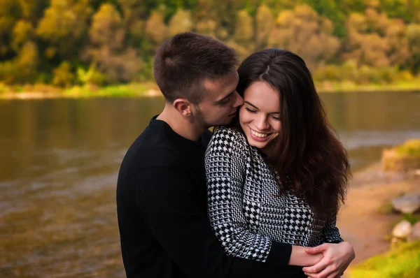 Young couple hugging — Stock Photo, Image