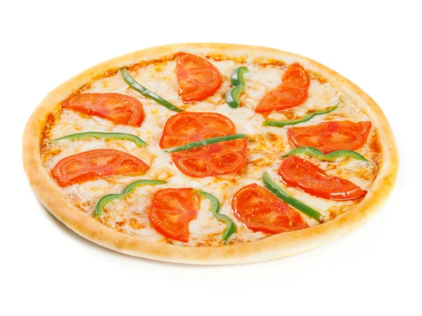 Пицца с помидорами и перец на белом фоне. Итальянская кухня — стоковое фото
