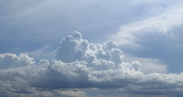 Blue sky with clouds — Stock Photo, Image