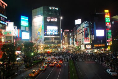 Shibuya Japonya'da yol çapraz