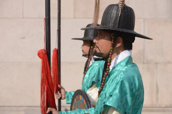 Královská Garda v palác Gyeongbokgung — Stock fotografie